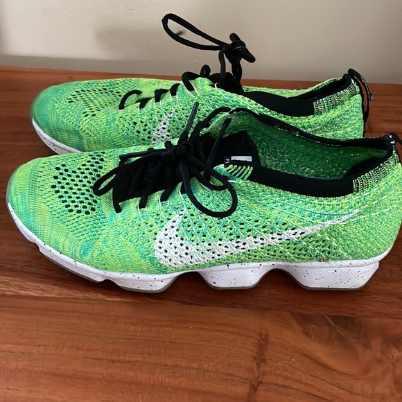 Nike zoom flyknit neon green training shoes - Picture 3 of 11